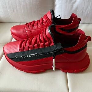 Givenchy Spectre Runner Sneakers in 100% Calf Leather with Zip